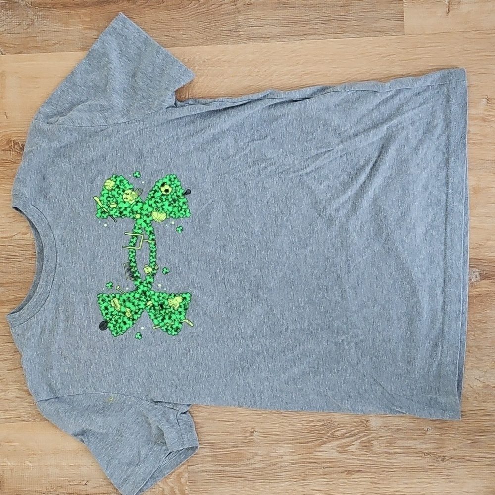 Under Armour boys ☘️ shamrock tee, Size Youth Medium